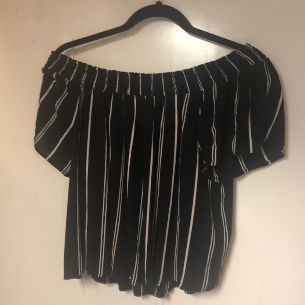 OFF THE SHOULDER TOP